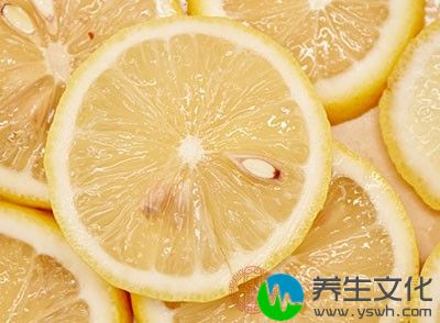 柠檬中的柠檬酸能螯合钙，可大大提高人体对钙的吸收率
