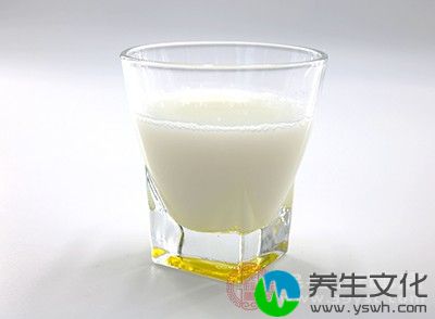 牛奶和豆浆中的钙元素和蛋白质的含量是非常丰富的