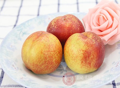 吃桃子的好处 想要皮肤好平时多吃这种水果