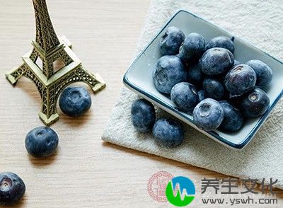 蓝莓可以搭配冰糖或者是酸奶一起食用