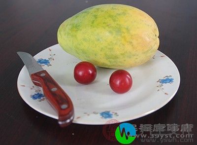 木瓜经常食用能养阴润肺，使皮肤得到滋润