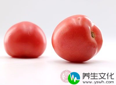 很多人会把番茄当成水果生吃来补充维生素C