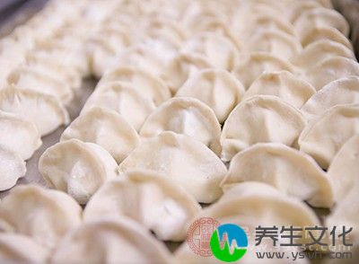 饺子的原名据称叫“娇耳”，是我国医圣张仲景首先发明的