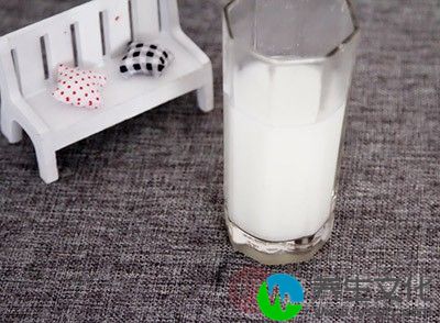 牛奶富含蛋白质、钙，及大脑所必需的氨基酸