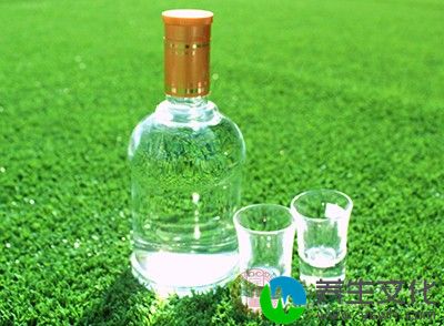菊花酒古称“长寿酒”，是由菊花加糯米、酒曲酿制而成