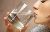 夏季总觉得喝水喝不够？为什么容易口干舌燥呢？