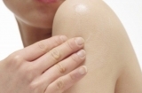 立秋后皮肤瘙痒当心是皮炎  这个方法可缓解皮炎