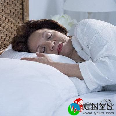 老人几种错误的睡觉方式有害健康