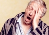 越想睡越焦虑 老年人睡不着应该怎么办