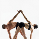 简单的四式双人瑜伽 增加情趣又能轻松瘦身