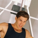 男性健身必知 四种极简居家健身增肌法