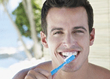 男人不刷牙引发七大健康问题 日常刷牙三大误区