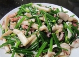 韭菜苔炒鲜鱿的做法