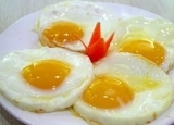 不熟的鸡蛋有哪些危害 解读煮鸡蛋的最佳时间