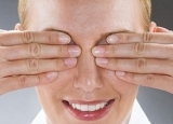 滥用”维生素A”对眼睛造成伤害  看完你还敢用吗？