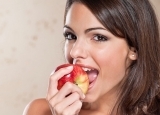 早上空腹吃苹果会怎样？ 当心引起血糖波动