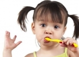 宝宝3岁前别用牙膏！首选无香味的牙膏