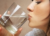 水喝对了能治病！ 四种水让白领喝出水嫩肌肤